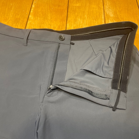 Vuori Fleet Chino Short Size 36 Color Charcoal with 8 Inch Inseam - Picture 6 of 16